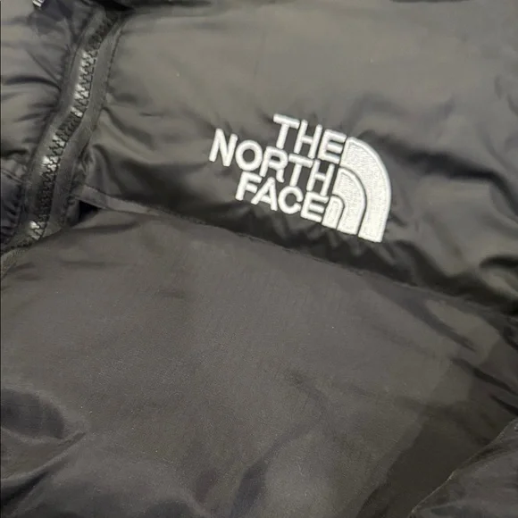 The North Face Men's Classic Black Puffer Jacket - Picture 2 of 6